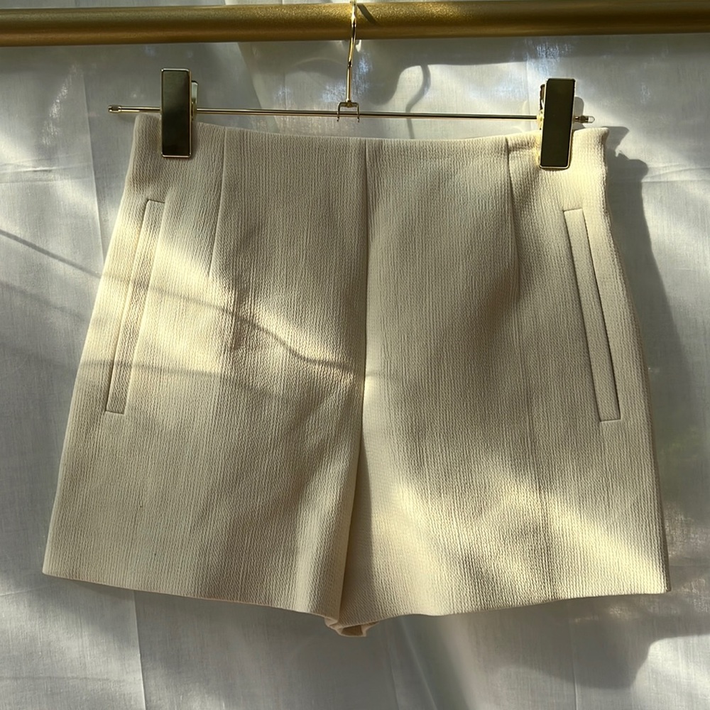 Short carven